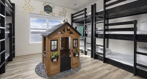 14 bedrooms, desk, iron/ironing board, travel cot - Two 7 bd homes w/ hot tubs, sauna, & fire pits (HOLLISTER)