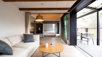 Premium bedding, down duvets, free minibar, in-room safe