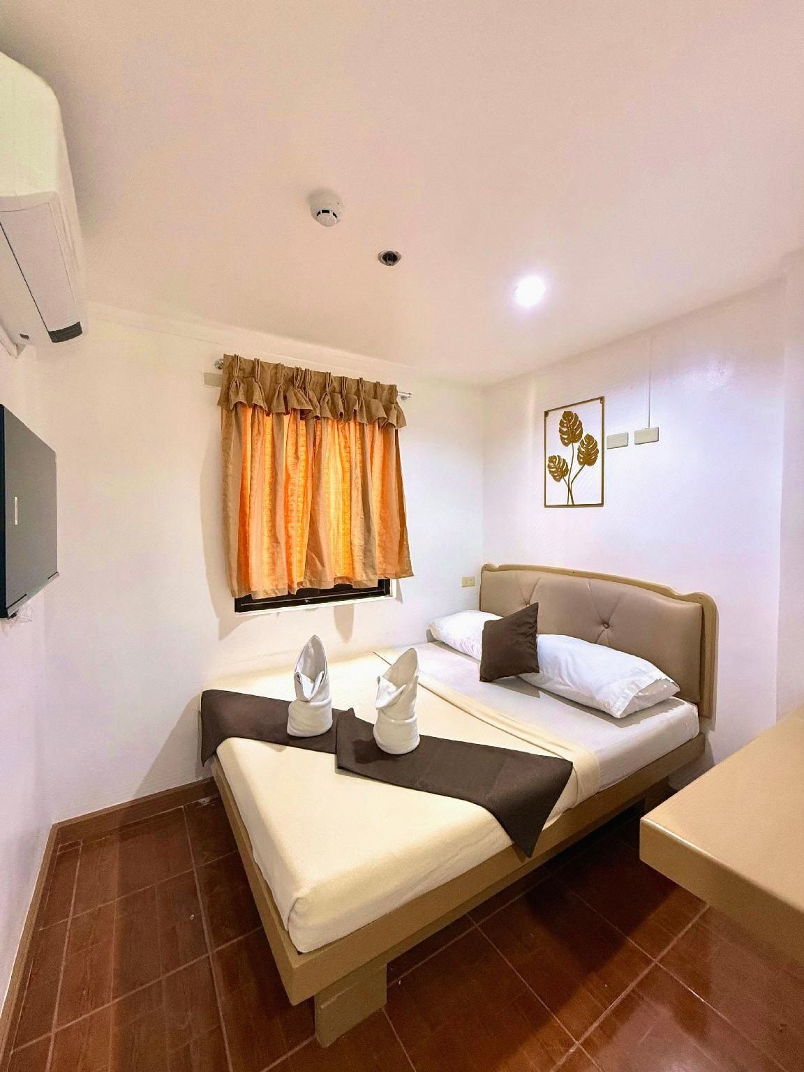 Free WiFi, bed sheets