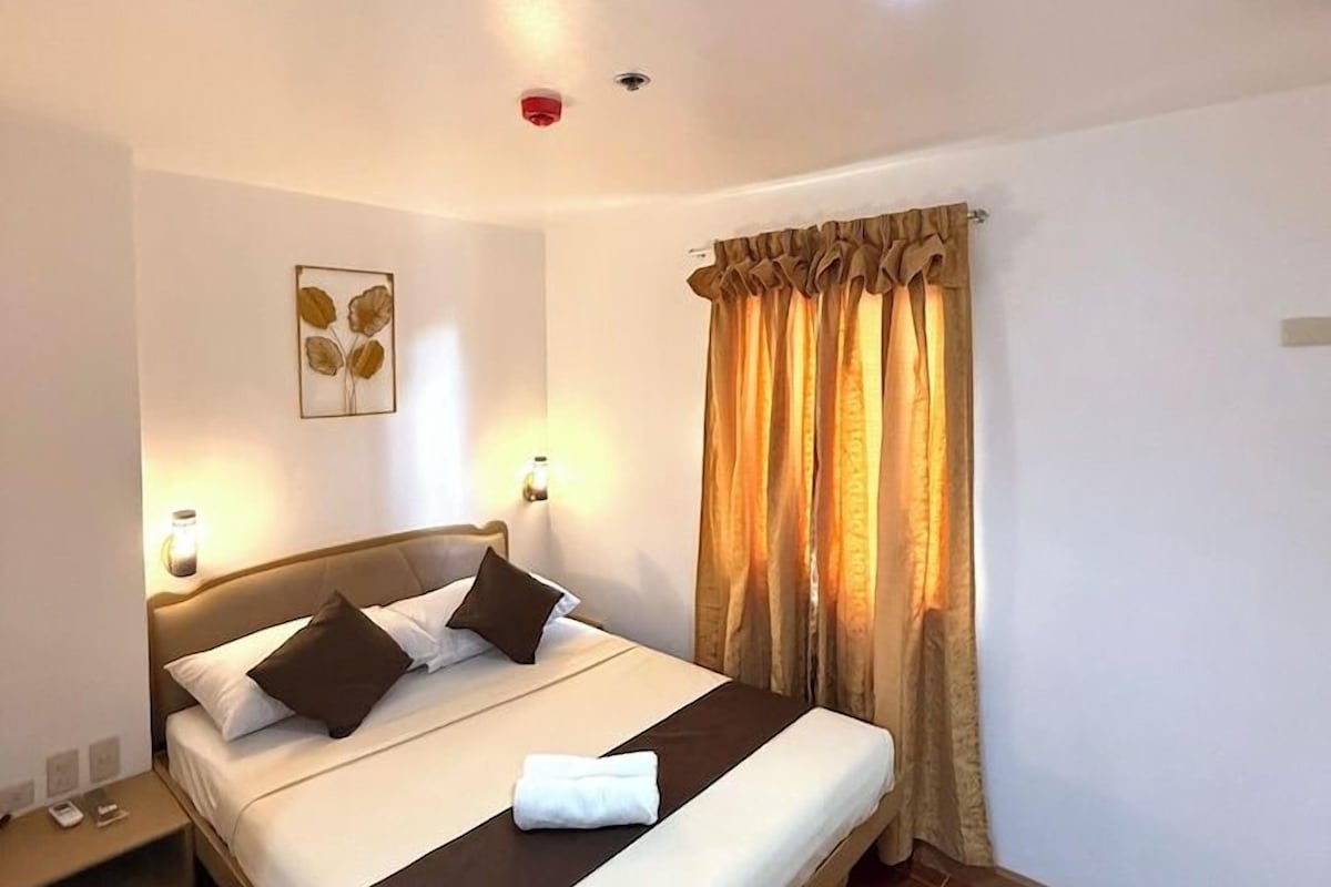 WiFi (free), bed sheets