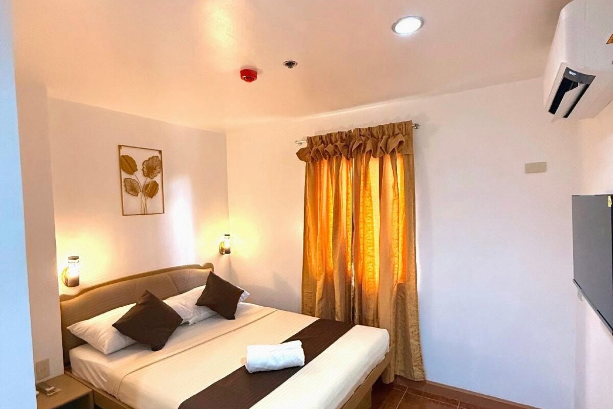 WiFi (free), bed sheets