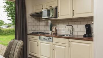 Fridge, stovetop, coffee/tea maker