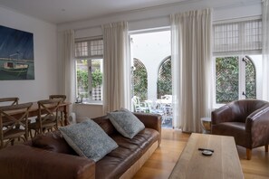 Smart TV - One at Majestic village, Kalk Bay (Cape Town)