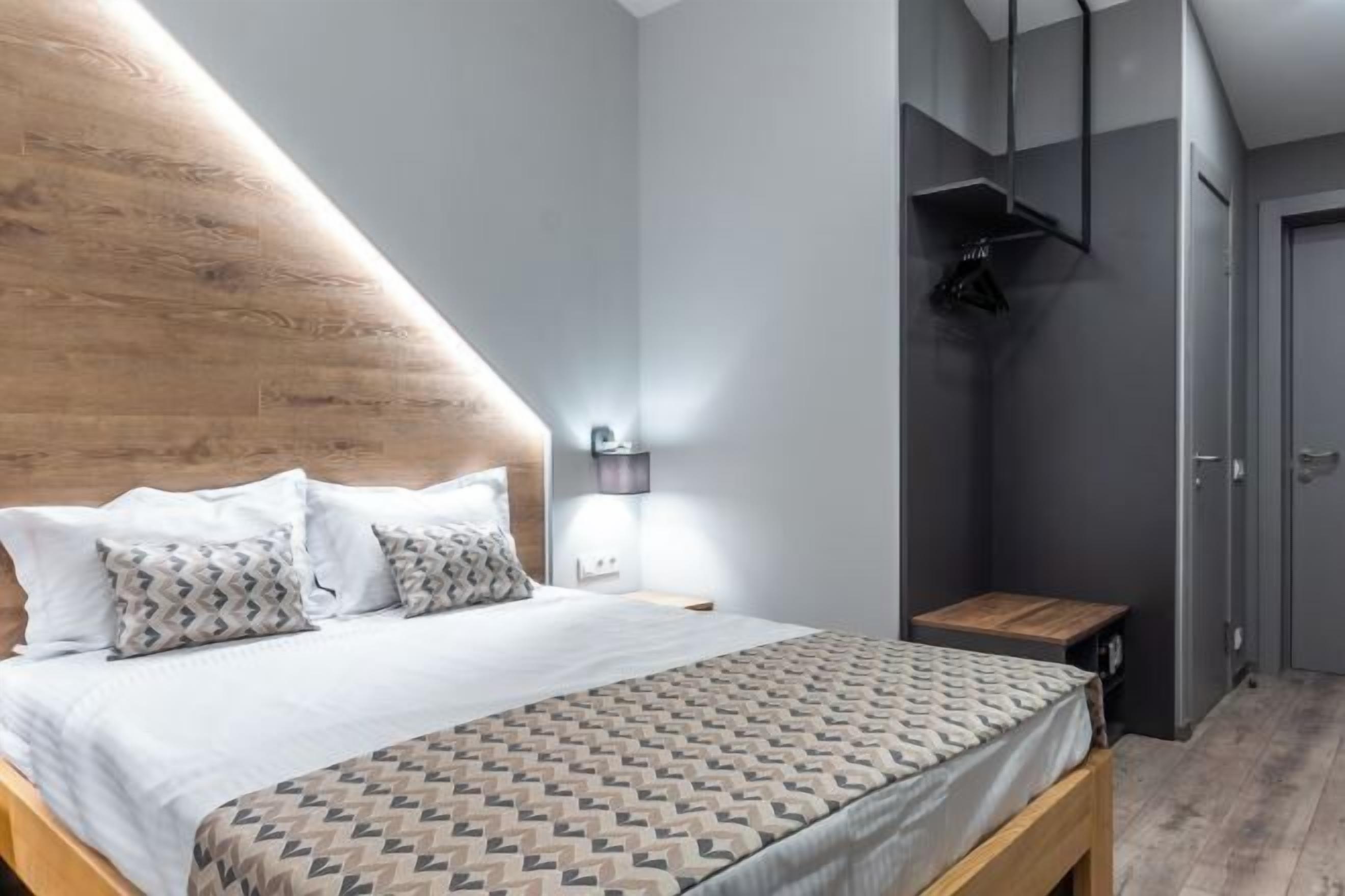 Premium bedding, in-room safe, blackout curtains, iron/ironing board