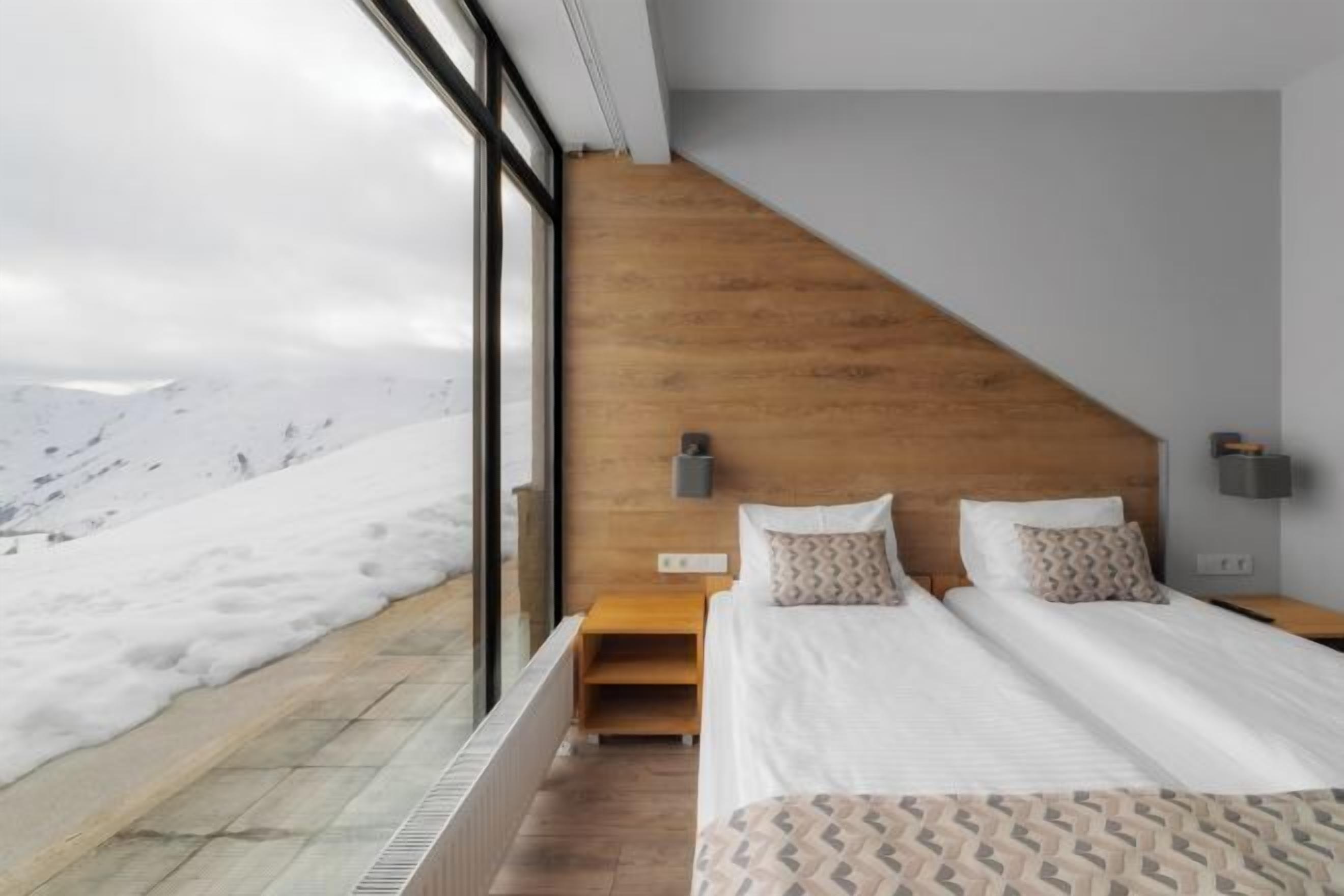 Premium bedding, in-room safe, blackout curtains, iron/ironing board