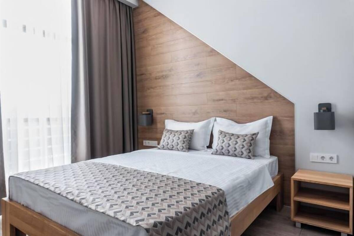 1 bedroom, premium bedding, in-room safe, blackout drapes