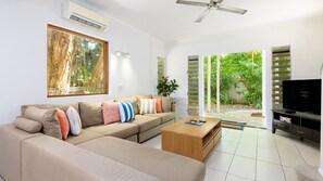 TV - Craven Cottage @ Fullmoon Terraces (PORT DOUGLAS)