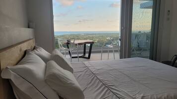 1 bedroom, Frette Italian sheets, premium bedding, down duvets