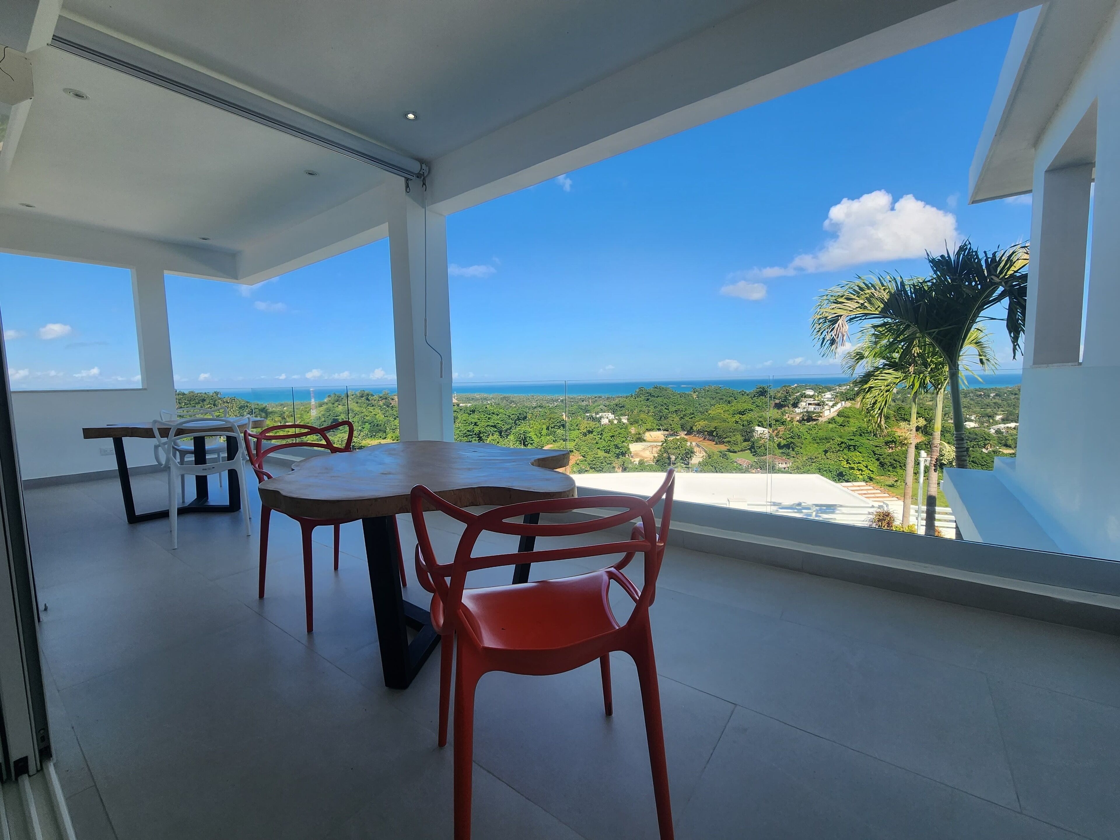 Business Suite, 1 King Bed, Pool Access, Ocean View | Frette Italian sheets, premium bedding, down comforters