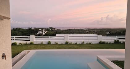 Sunset Villa with Infinity Pool