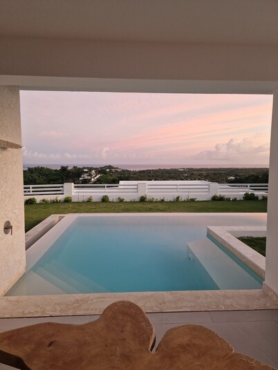Sunset Villa with Infinity Pool