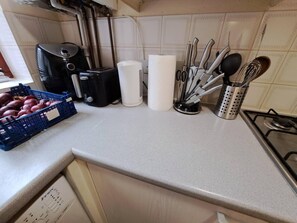 冰箱、微波炉、烤箱、炉灶