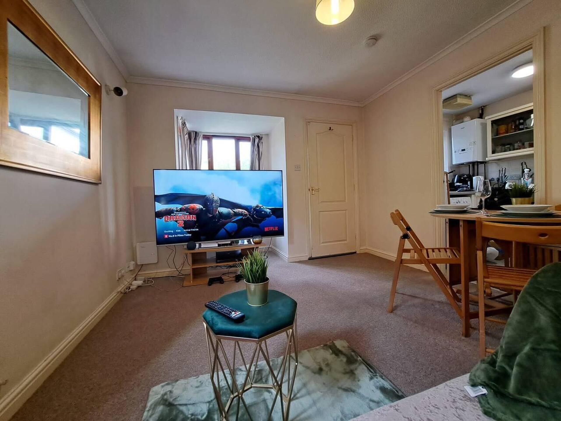 House, 1 Queen Bed | Living area