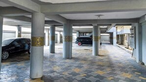 A parking garage with concrete pillars and tiled flooring. - Lux Suites Nairobi House Naivasha (Naivasha)