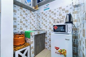 Apartament Elite | Cuina privada | Frigorífic, microones i utensilis de cuina, vaixella i coberteria 