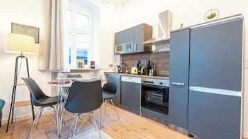 Kühlschrank, Ofen, Herdplatte, Geschirrspüler
