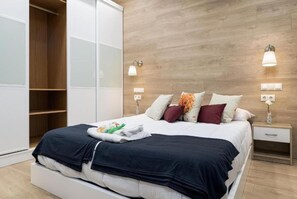 3 室のベッドルーム、デスク、旅行用ベビーベッド、WiFi