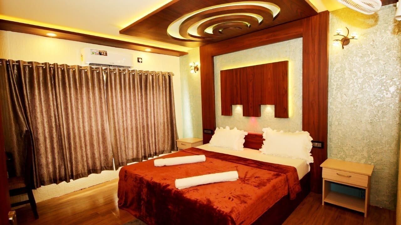 7 bedrooms, bed sheets