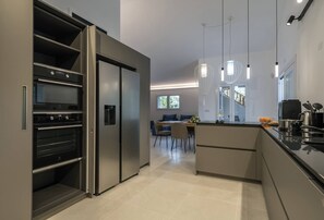 Fridge, microwave, oven, stovetop - Golden Root San Teodoro (San Teodoro)