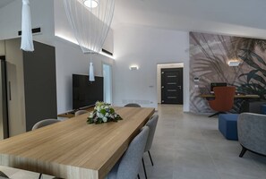 Interior - Golden Root San Teodoro (San Teodoro)