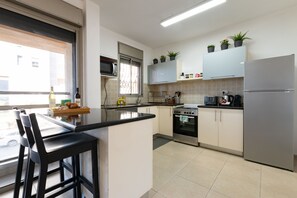 Luksusleilighet | Eget kjøkken | Kjøleskap, mikrobølgeovn, ovn og kokeplater