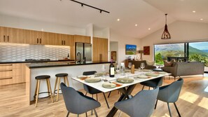 Forno, piano cottura, lavastoviglie, macchina per tè/caffè