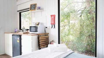 1 bedroom, bed sheets