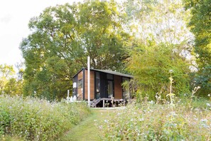 Exterior - Hill Creek Tiny House 3 by Tiny Away (Perwillowen)