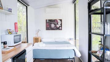 1 bedroom, bed sheets