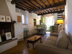 TV, fireplace - Scappo in Umbria, L'affaccio sul vicolo (Amelia)