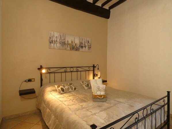 2 عدّة غرف نوم وواي فاي وملاءات أسرّة