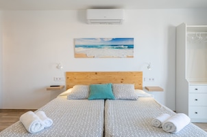 Standard Studio, 2 Twin Beds, Kitchenette, City View | WiFi (free), individually furnished, bed sheets