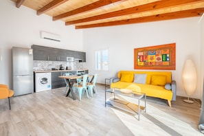 Penthouse Superior - 1 queensize-säng med bäddsoffa - kök - viss havsutsikt | Eget kök | Mikrovågsugn, spishäll, kaffe- och tebryggare och vattenkokare