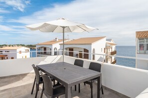 Superior Penthouse, 1 Queen Bed with Sofa bed, Kitchen, Partial Sea View | Beach/ocean view - Apartamentos Marivent (Felanitx)