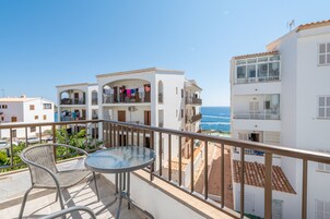 Superior Studio, 2 Twin Beds, Kitchenette, Partial Sea View | Balcony