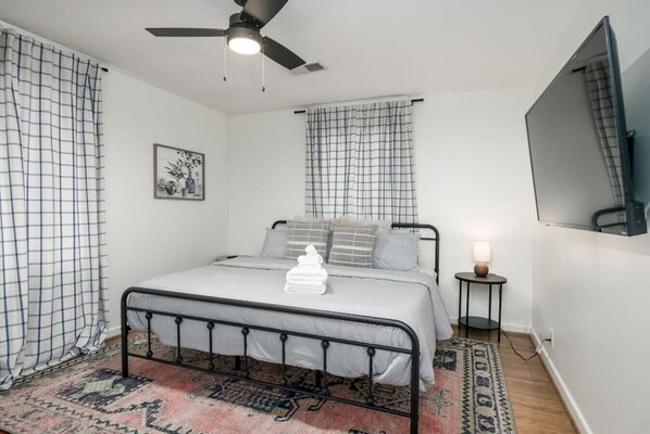 4 bedrooms, desk, iron/ironing board, WiFi