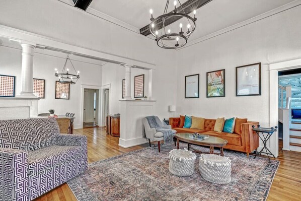 Smart TV - Chateau Marmont of Birmingham (Birmingham)