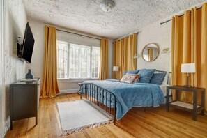 6 bedrooms, desk, iron/ironing board, free WiFi