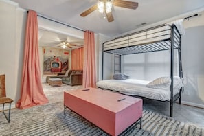 6 Schlafzimmer, Schreibtisch, Bügeleisen/Bügelbrett, kostenloses WLAN