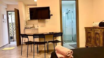 1 quarto, Wi-Fi de cortesia, roupa de cama