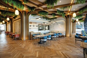 Tägliches Frühstücksbuffet gegen Gebühr