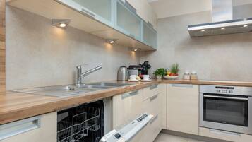 Apartment, 1 Bedroom, 2 Bathrooms | Private kitchen | Microwave, dishwasher, coffee/tea maker, electric kettle