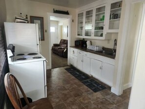 Microwave, paper towels - 2 Rooms House Close to Downtown with quick freeway (Salt Lake City)