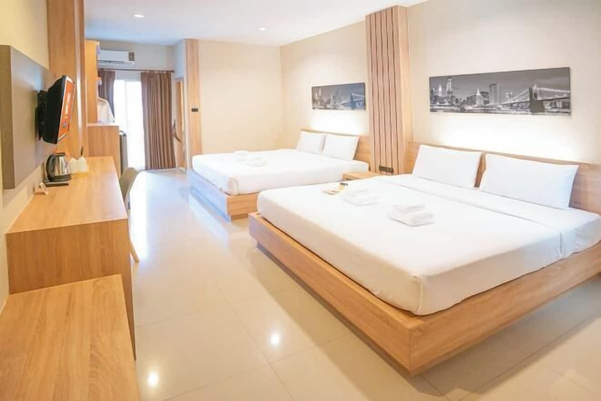 WiFi (free), bed sheets
