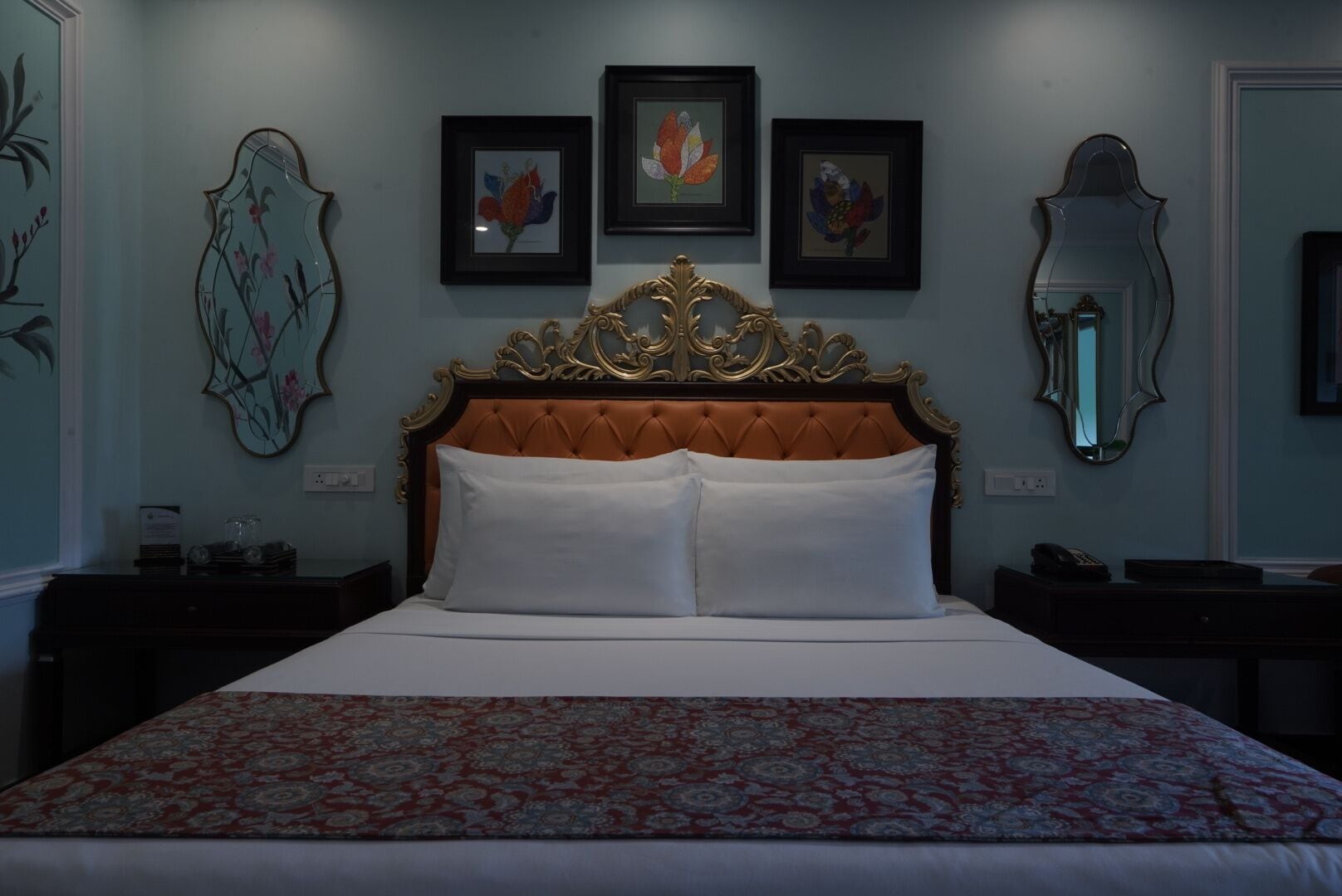 Premium Room, 1 King Bed | Minibar (some free items), soundproofing, WiFi (free), bed sheets
