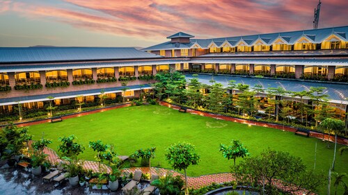 Mayfair Oasis Resort & Convention