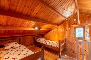 1 bedroom, travel cot, WiFi, bed sheets