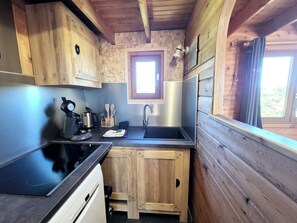 Réfrigérateur, micro-ondes, four, lave-vaisselle