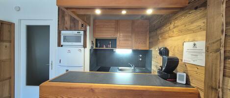 Fridge, microwave, dishwasher, coffee/tea maker