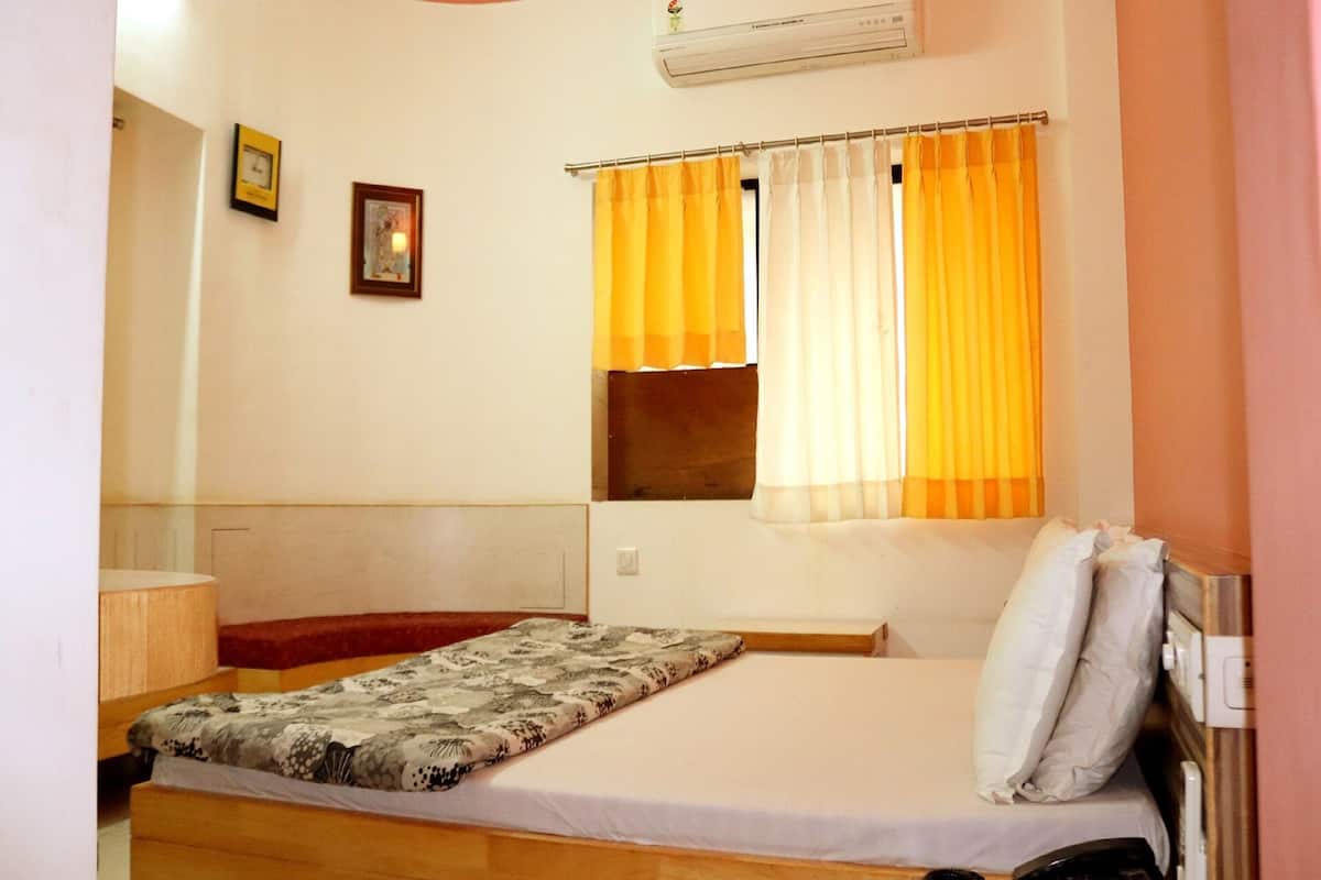 Executive Room | 1 bedroom, free WiFi, bed sheets